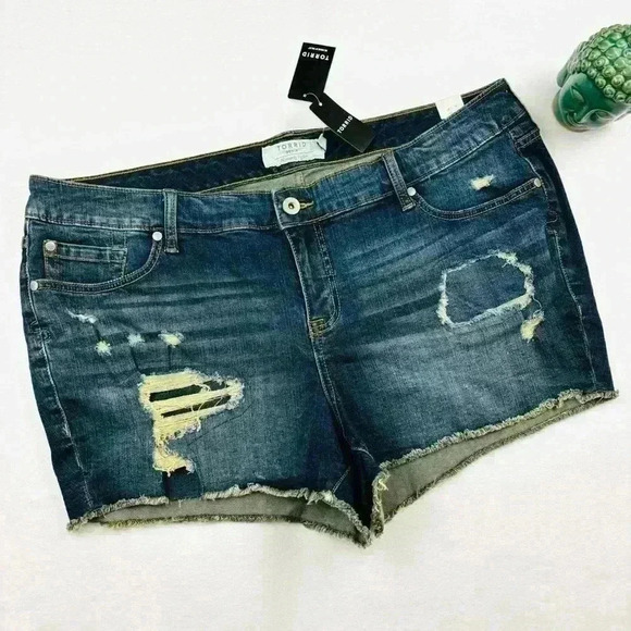 NWT Torrid Vintage Stretch Dark Wash Raw Hem Distressed Denim Shorts Size 20 - Picture 2 of 16